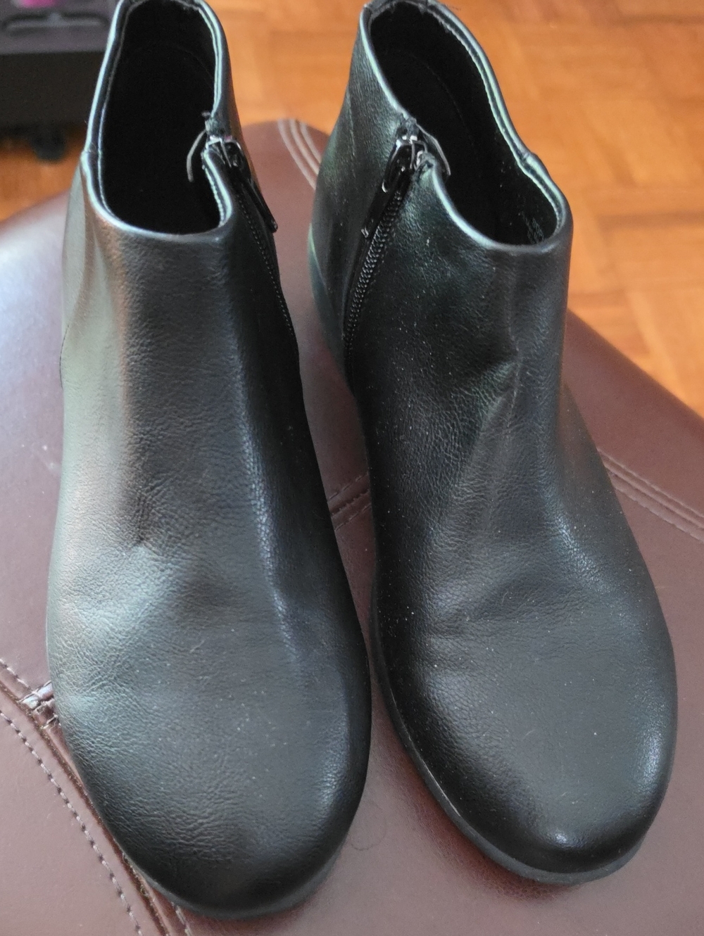 AEROSOLES Black Leather Ankle Booties with Side Zips